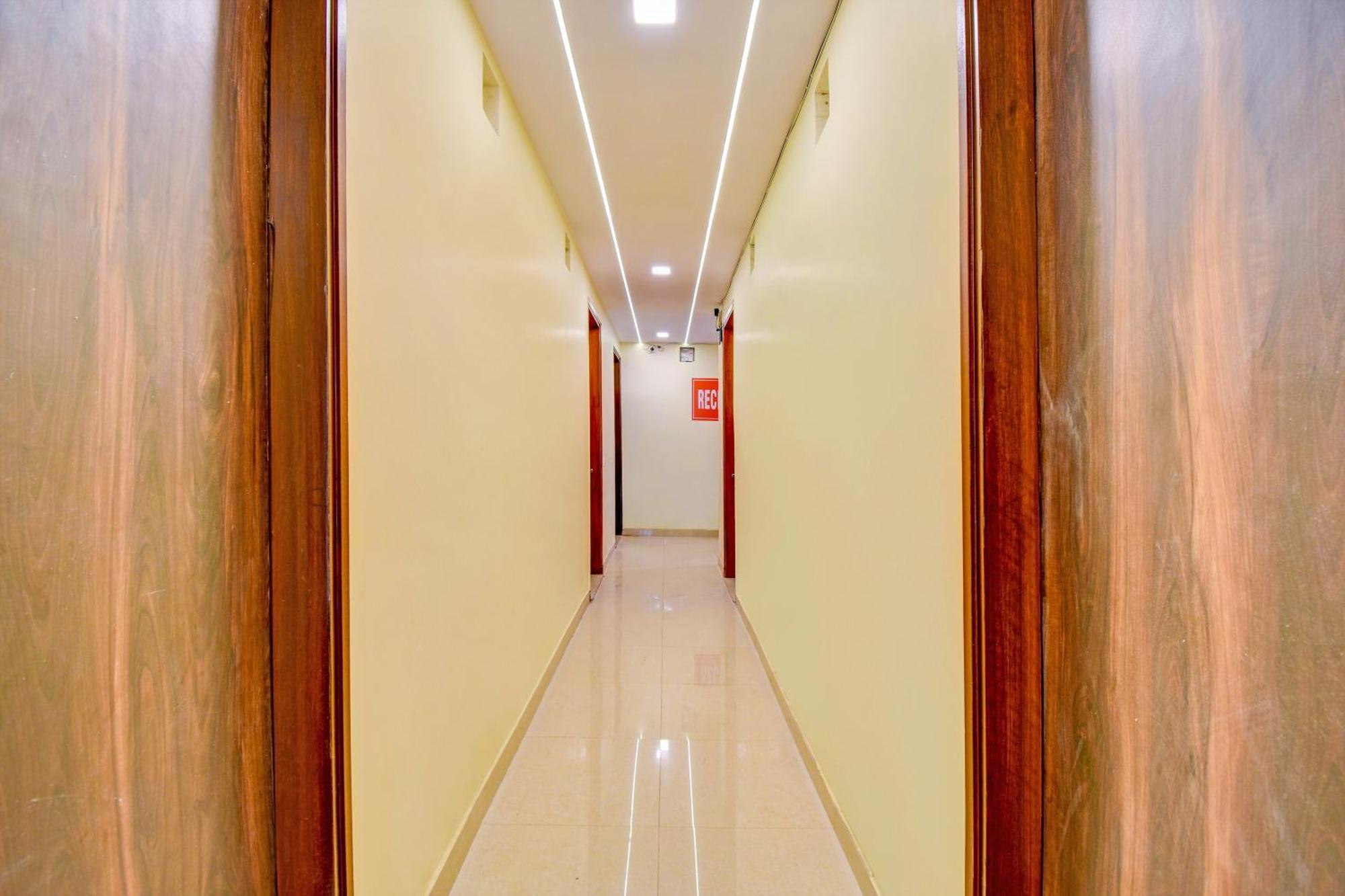 Hotel O Friendship Inn Delhi Kültér fotó